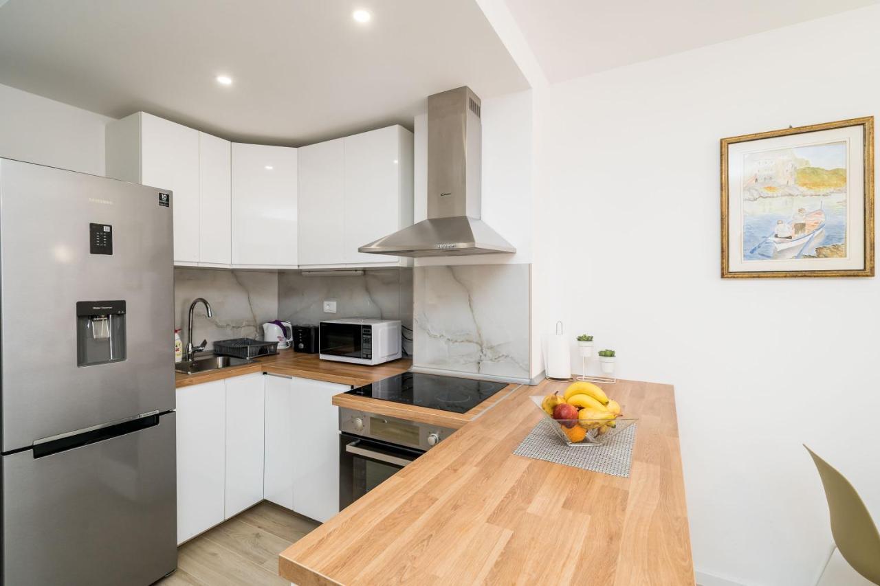 Nava - New And Spacious Gem - Free Parking Apartman *