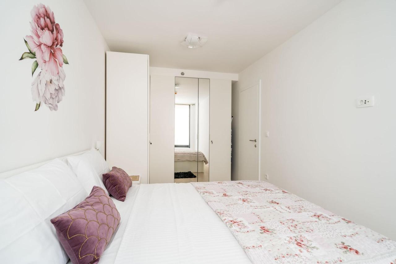 Nava - New And Spacious Gem - Free Parking *