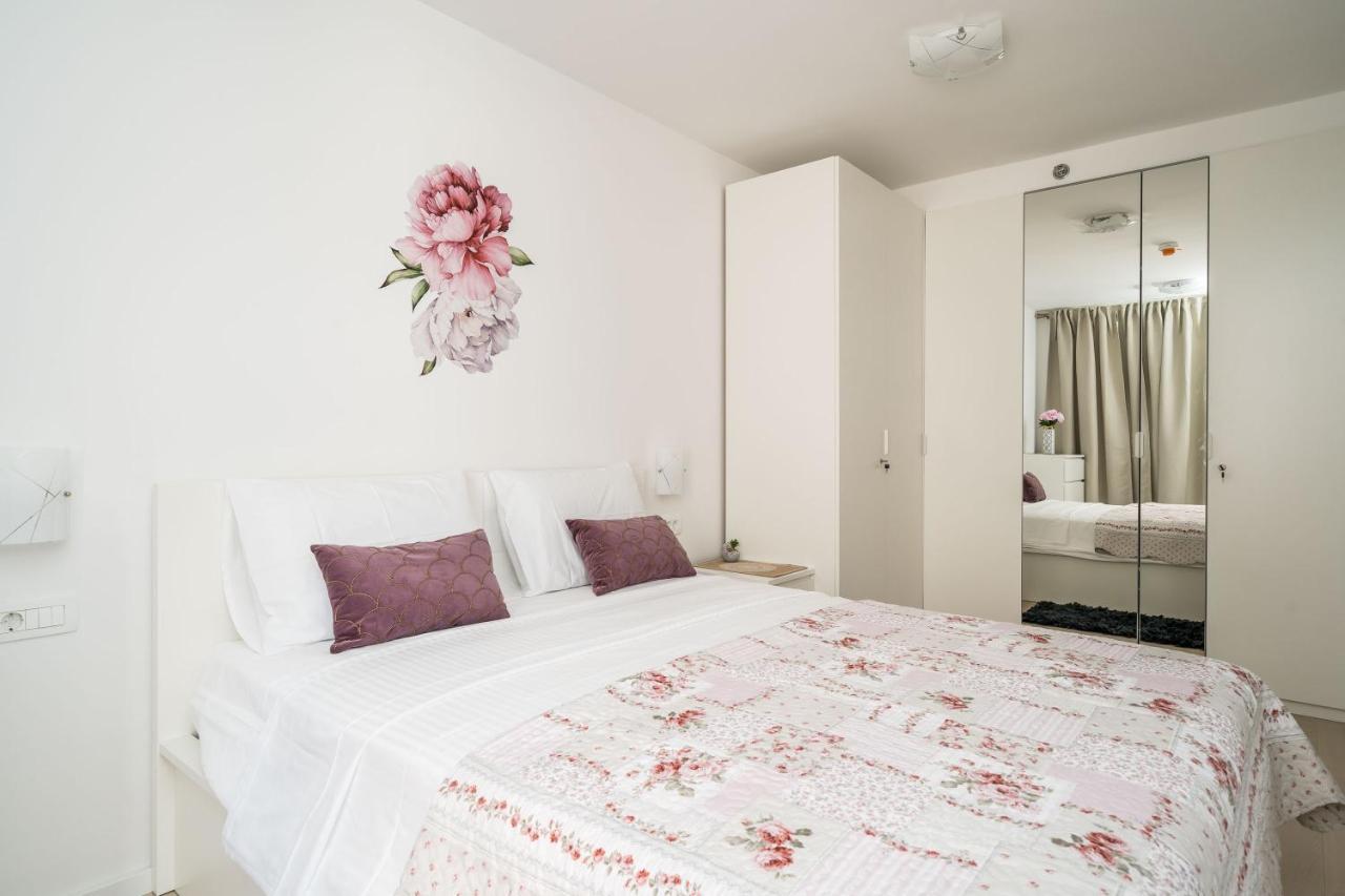 Nava - New And Spacious Gem - Free Parking