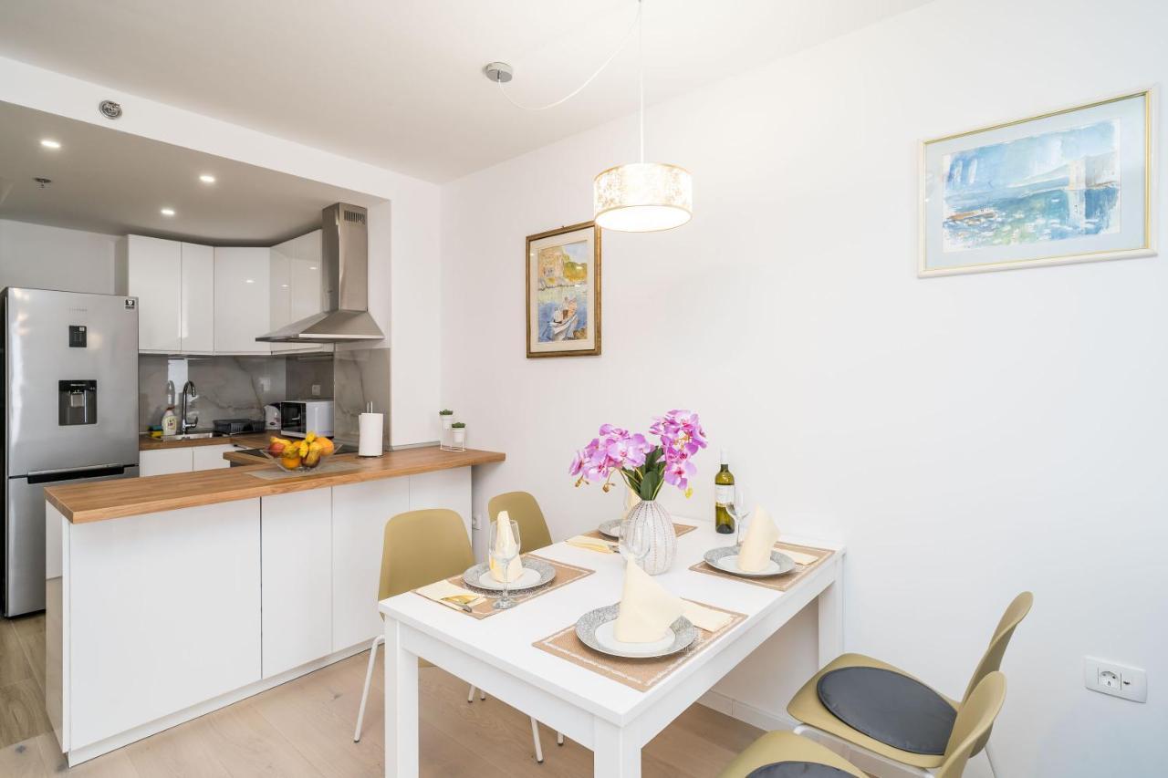 Nava - New And Spacious Gem - Free Parking *